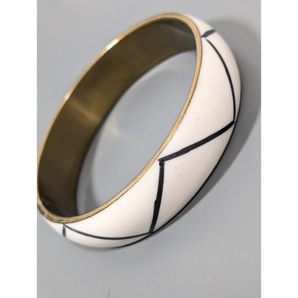 Estate Jewelry - Vintage Brass Black White Zig Zag Inlay Bangle Bracelet Tribal Boho 8 in